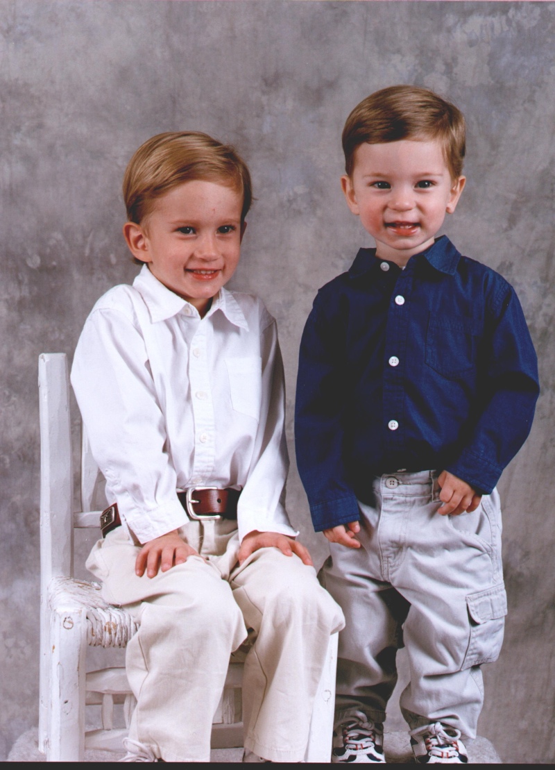 Hildebrand Christmas ScreenSaver/800x600_2002-12  Chance Dax 02.jpg